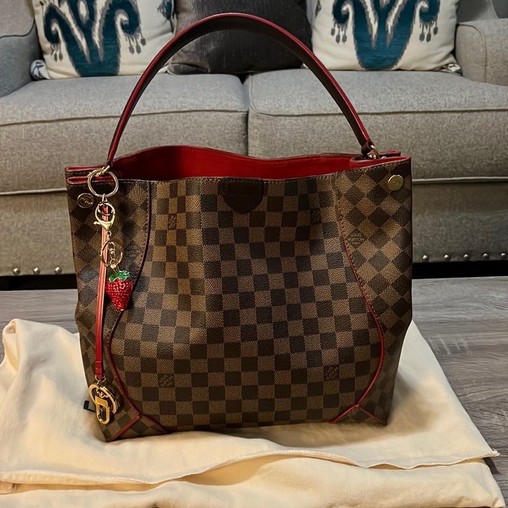 SOLD Louis Vuitton Caissa Hobo 🍓